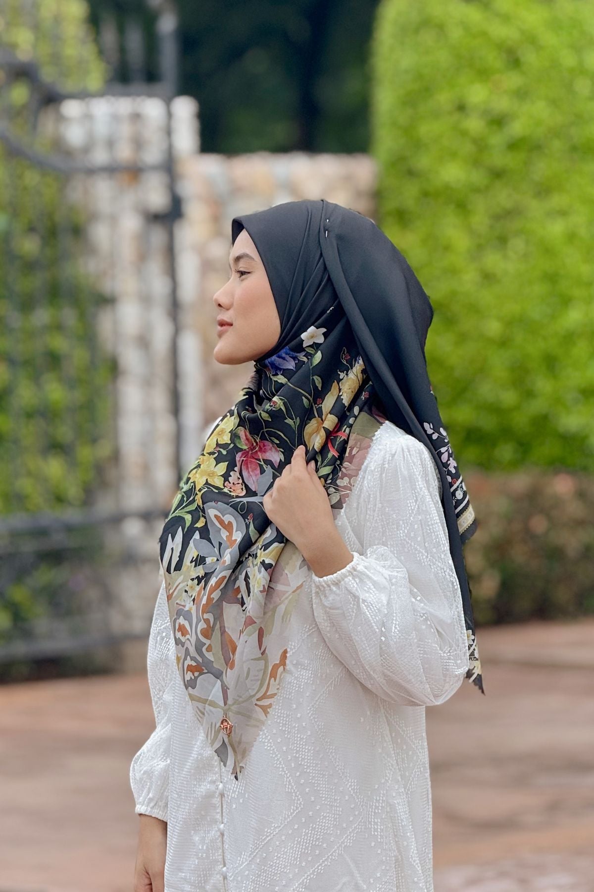Daffodil - Scarf Square Premium Polycotton XL - Black - JD14.1