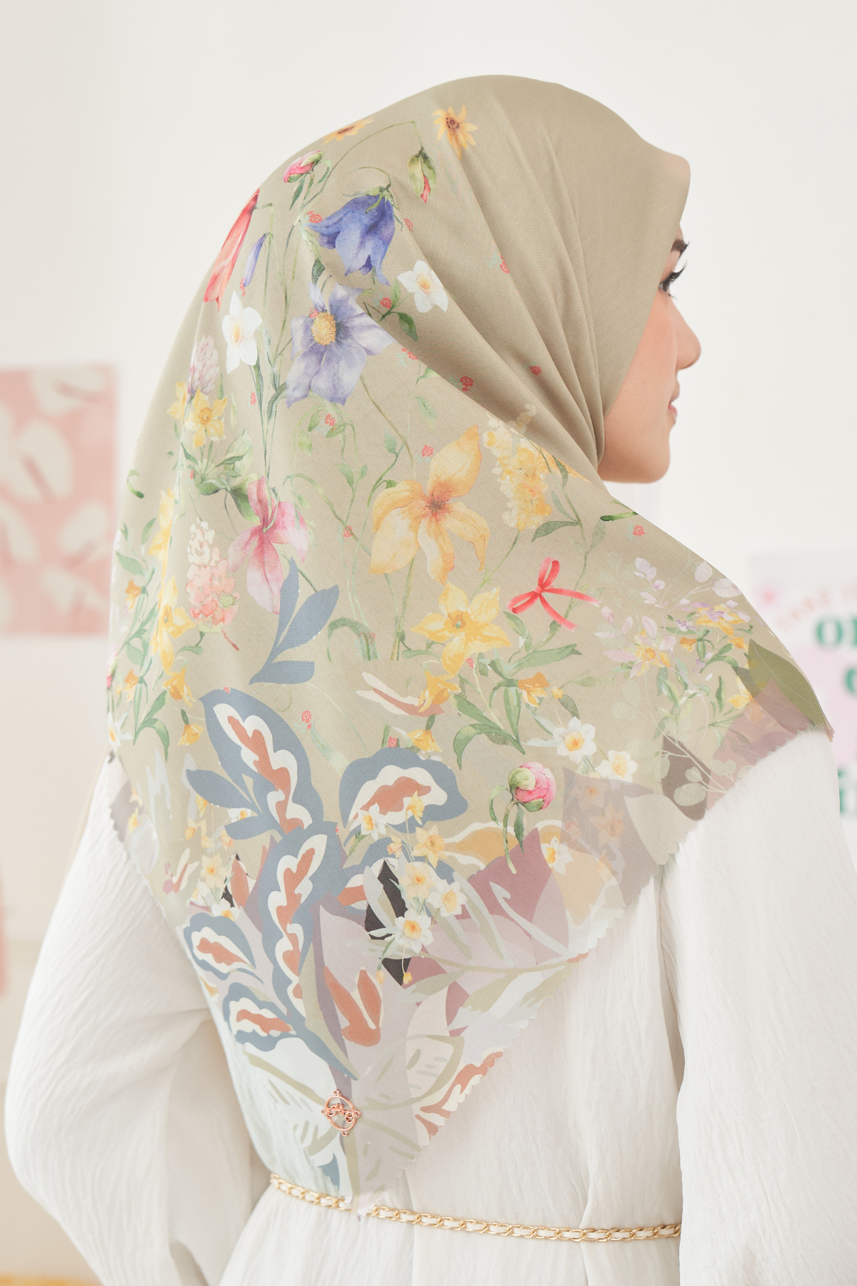 Daffodil - Scarf Square - Sandy Shell - DF14.12