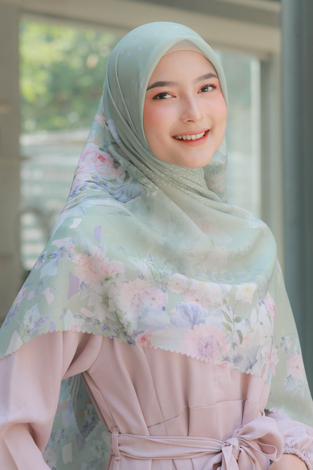 Dahlia - Scarf Square Premium Polycotton XL | Soft Green - JH97.10