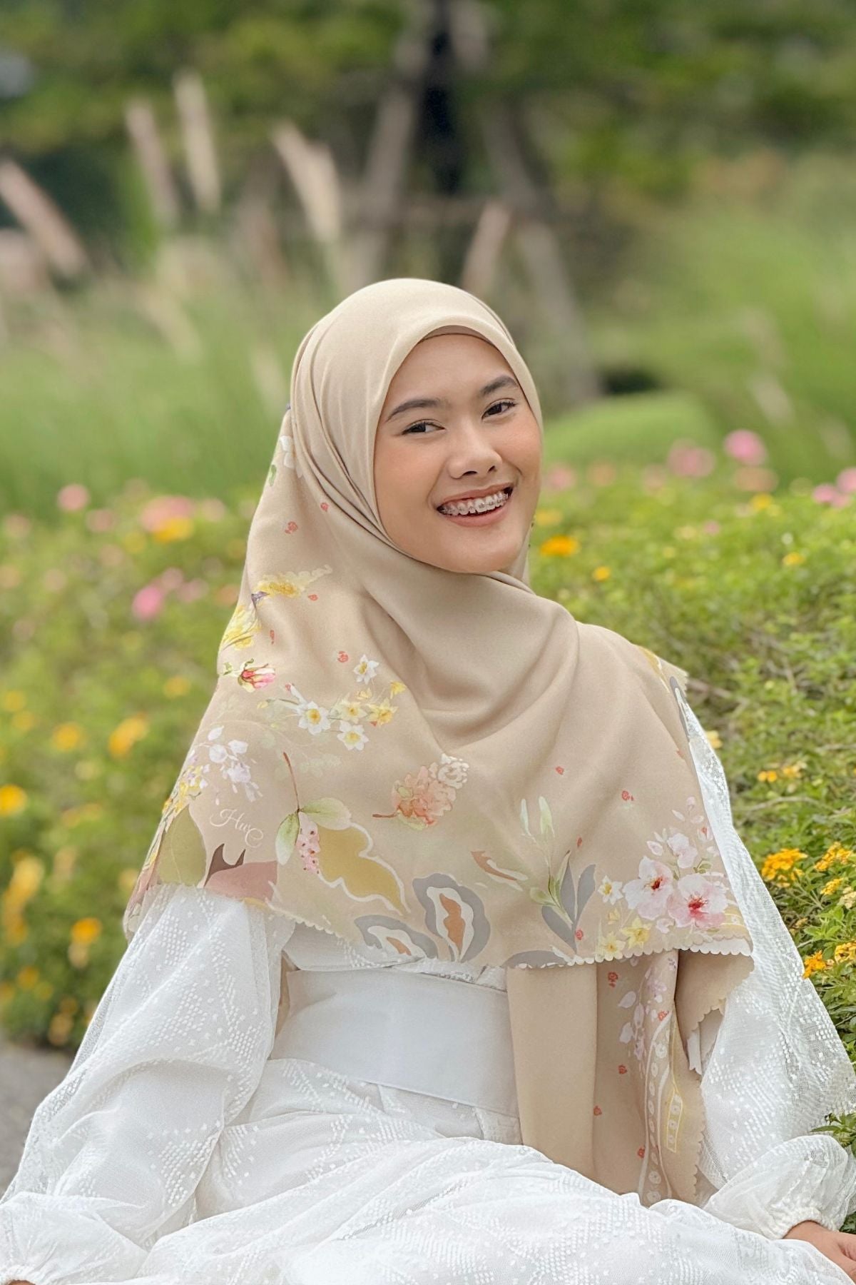 Daffodil - Scarf Square Premium Polycotton XL - Sandy Shell - JD14.12
