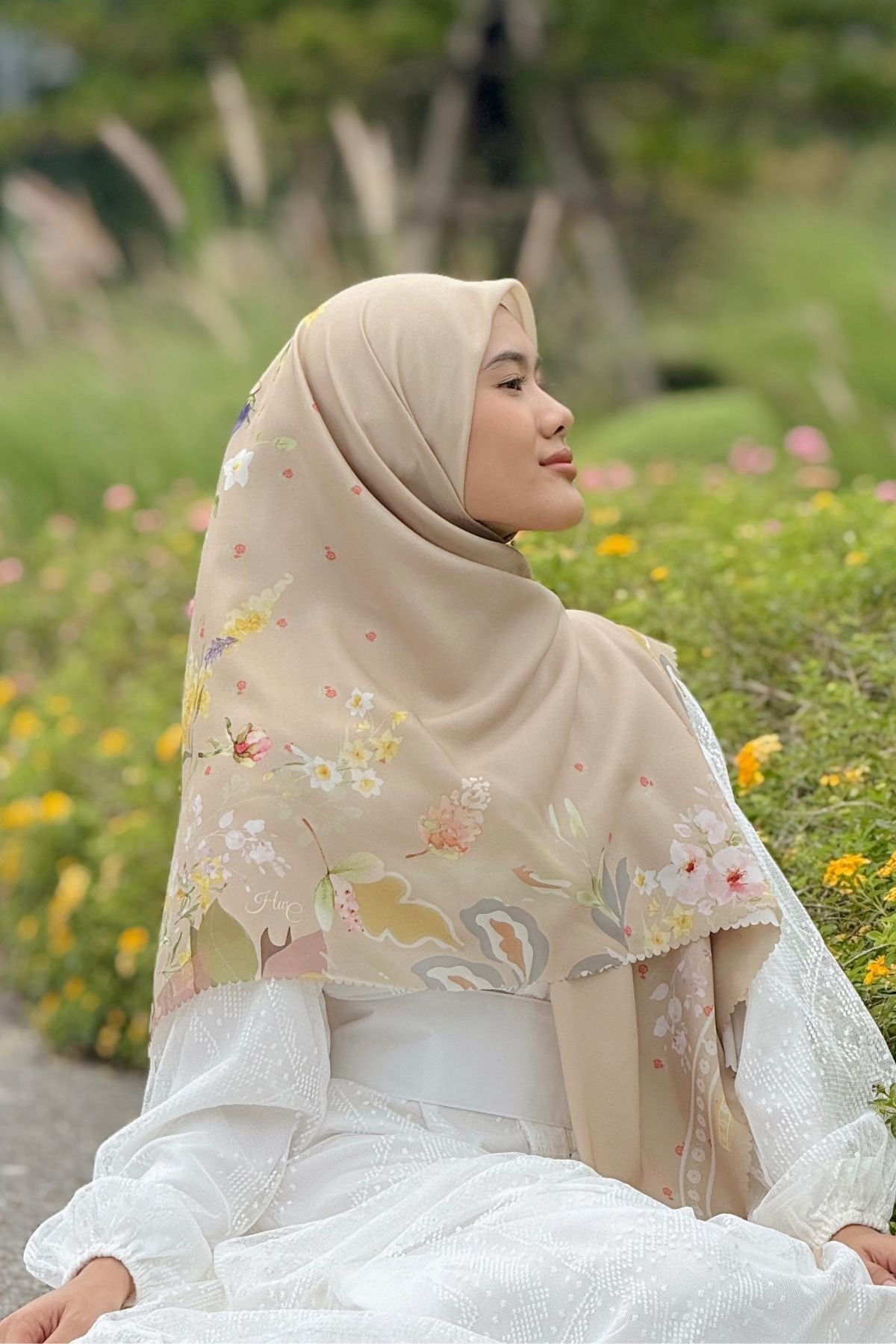 Daffodil - Scarf Square Premium Polycotton XL - Sandy Shell - JD14.12
