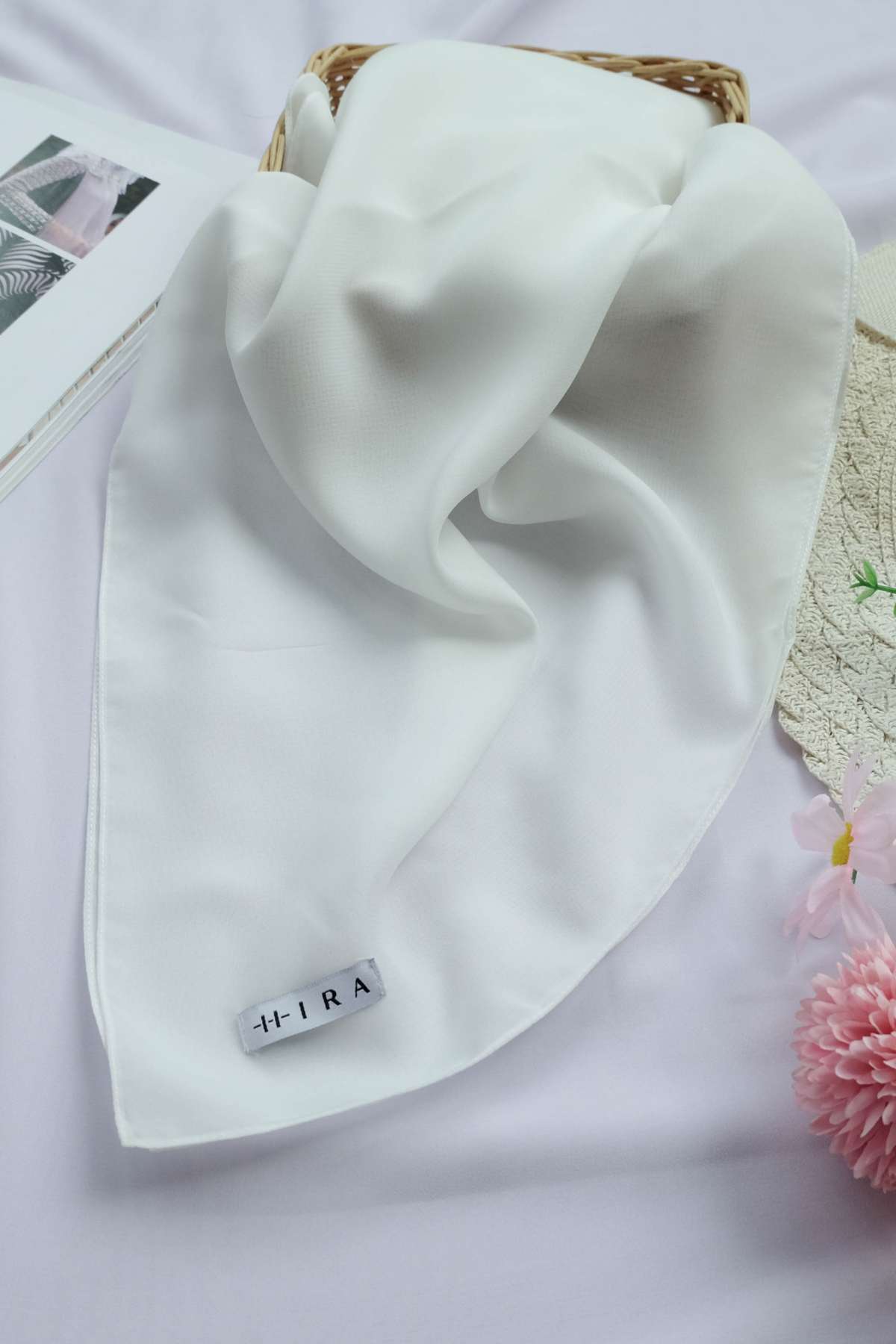 Segiempat Hyuri - LK11.1 Simply White