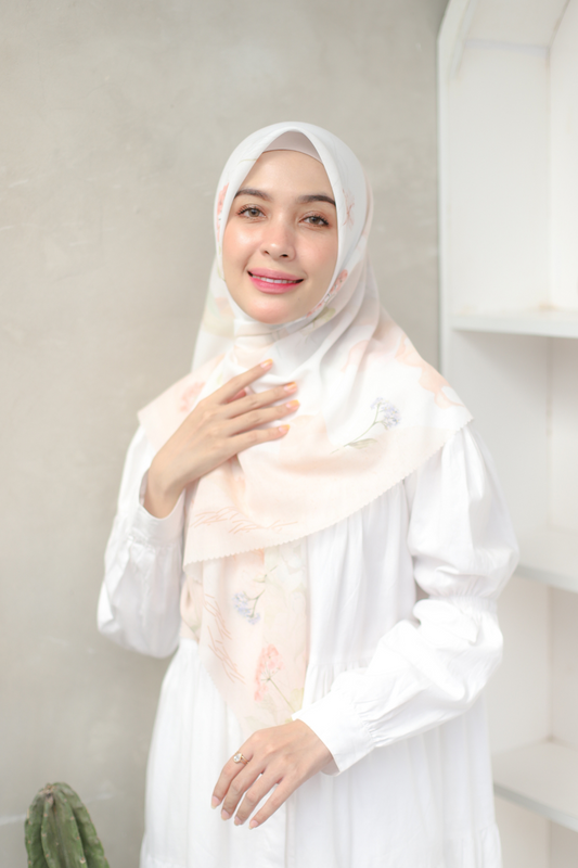 Segiempat Lily Scarf - LS71.8 Ivory