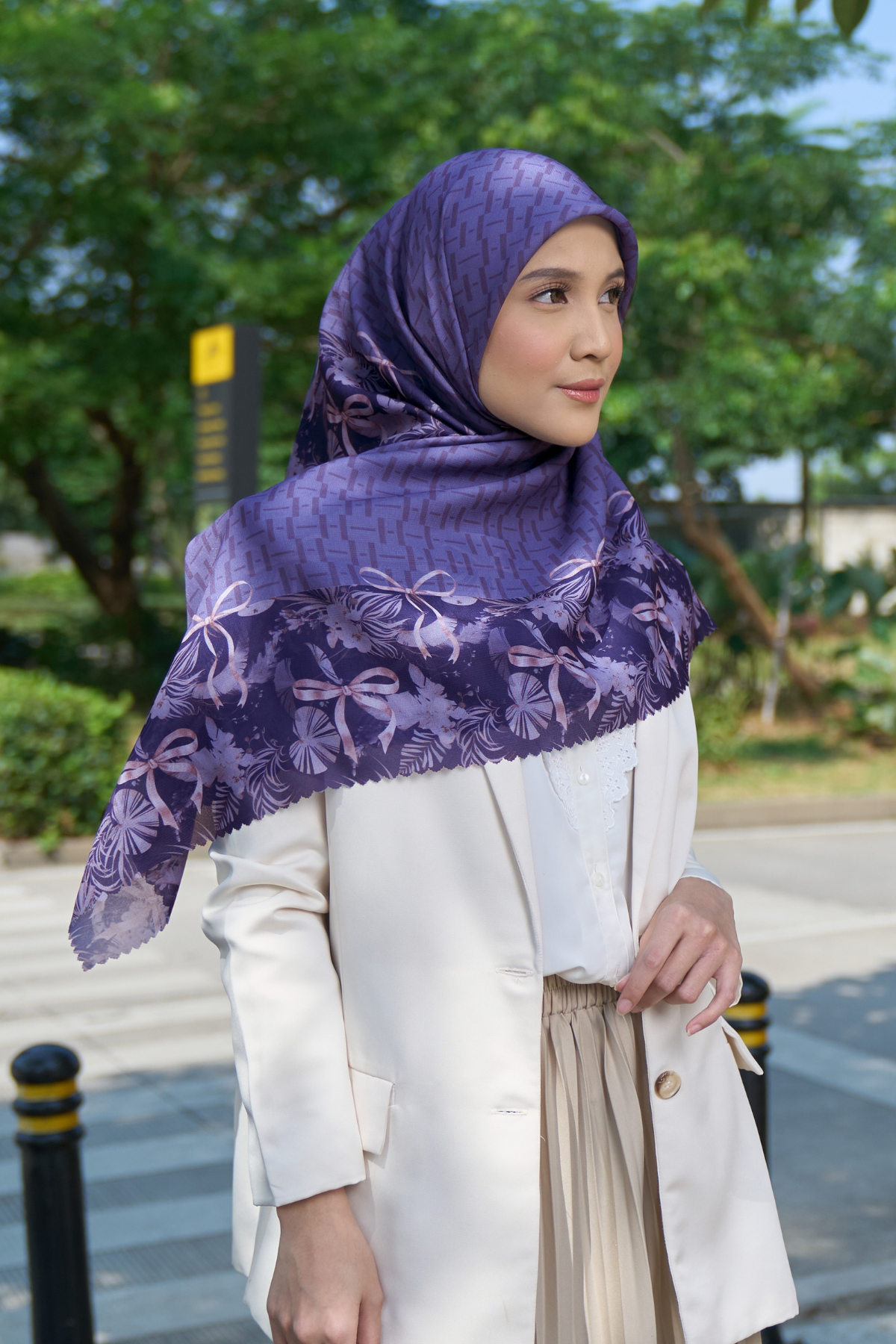 Emily - Scarf Square Premium Polycotton | MONO NAVY - EM28.36