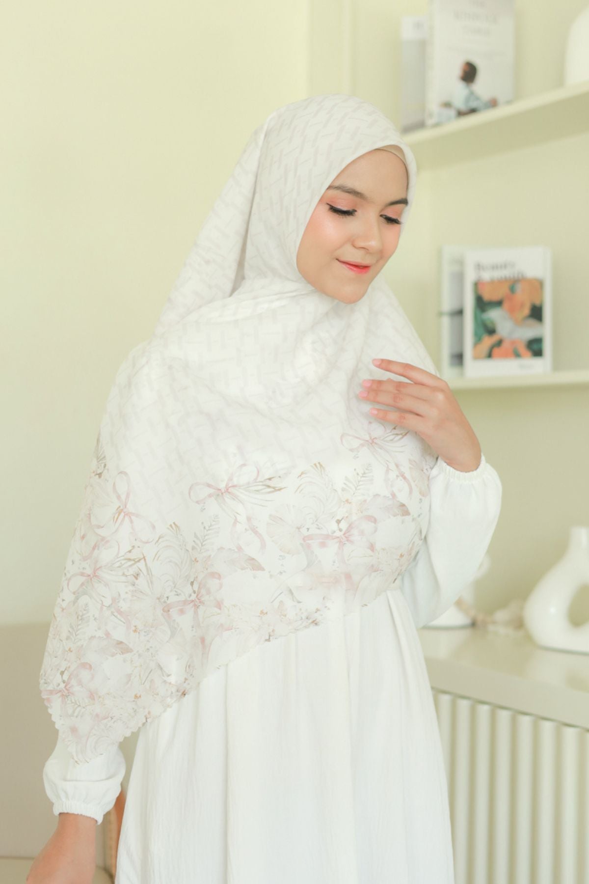 [ BUY 3 GET 1 FREE HIJAB ] Emily JUMBO - Scarf Square Premium Polycotton XL | MONO PEARL - EB28.37