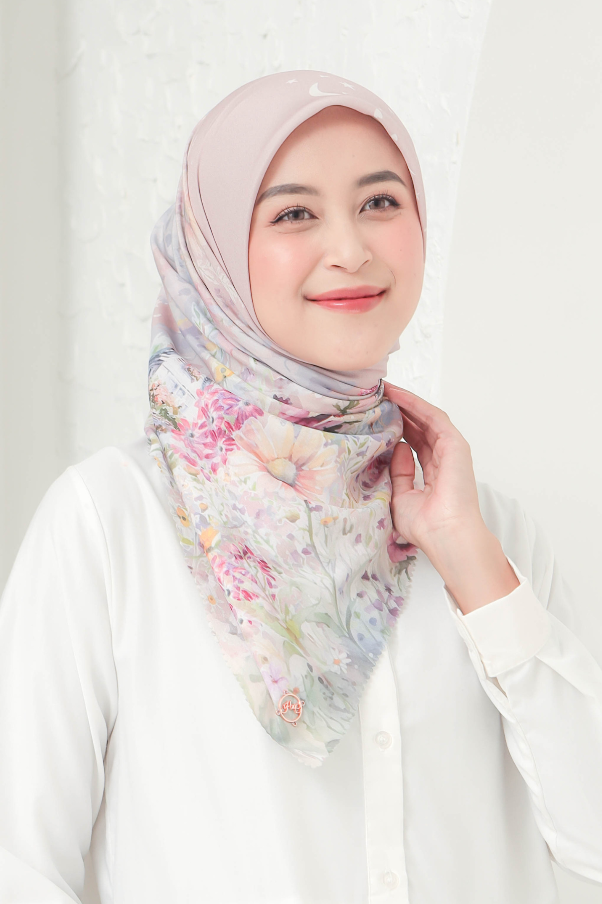[ BUY 3 GET 1 FREE HIJAB ] Verbena - Scarf Square British Voal - Peach - VR26.8