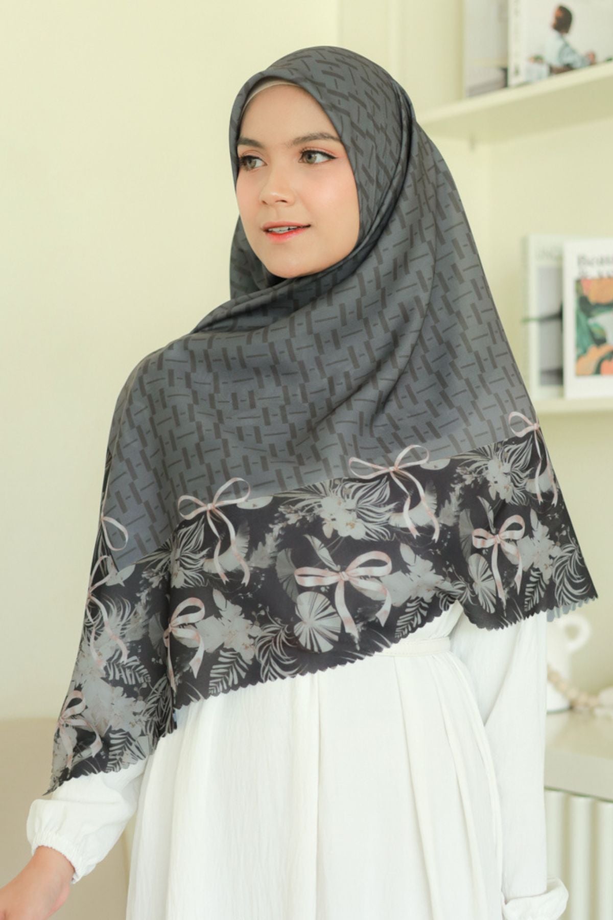 Emily - Scarf Square Premium Polycotton XL | MONO BLACK - EB28.33