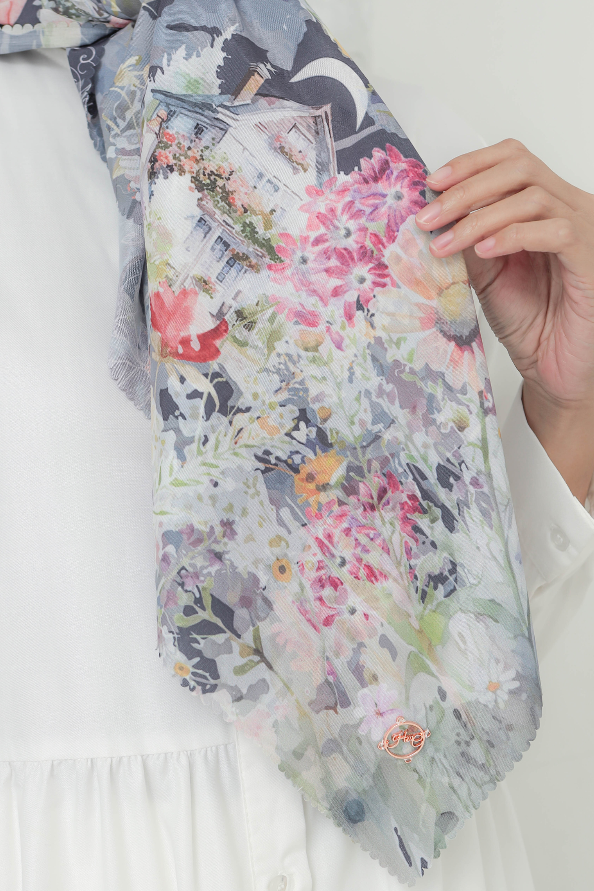 [ BUY 3 GET 1 FREE HIJAB ] Verbena - Scarf Square British Voal - Navy - VR26.2