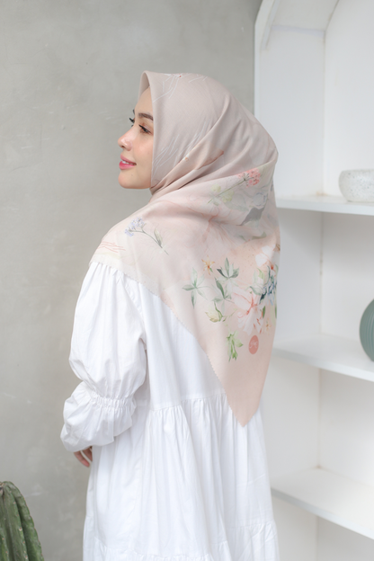 Segiempat Lily Scarf - LS71.7 Cream