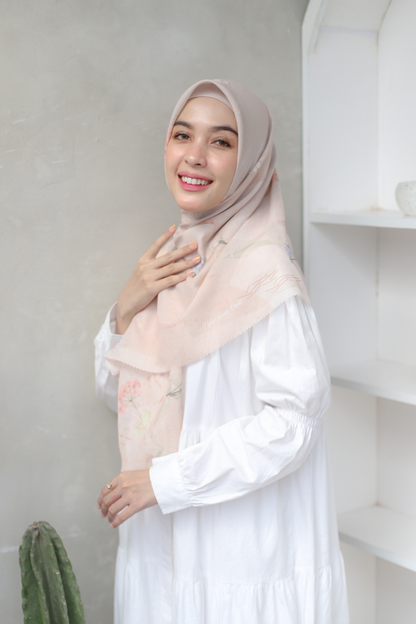 Segiempat Lily Scarf - LS71.7 Cream