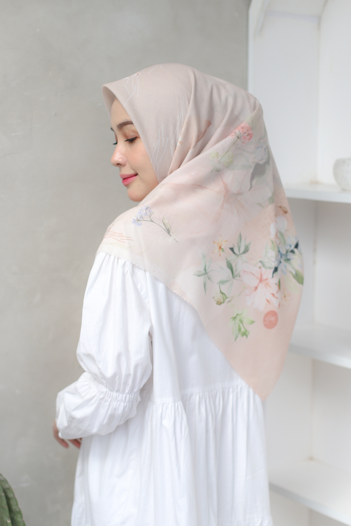 Segiempat Lily Scarf - LS71.7 Cream