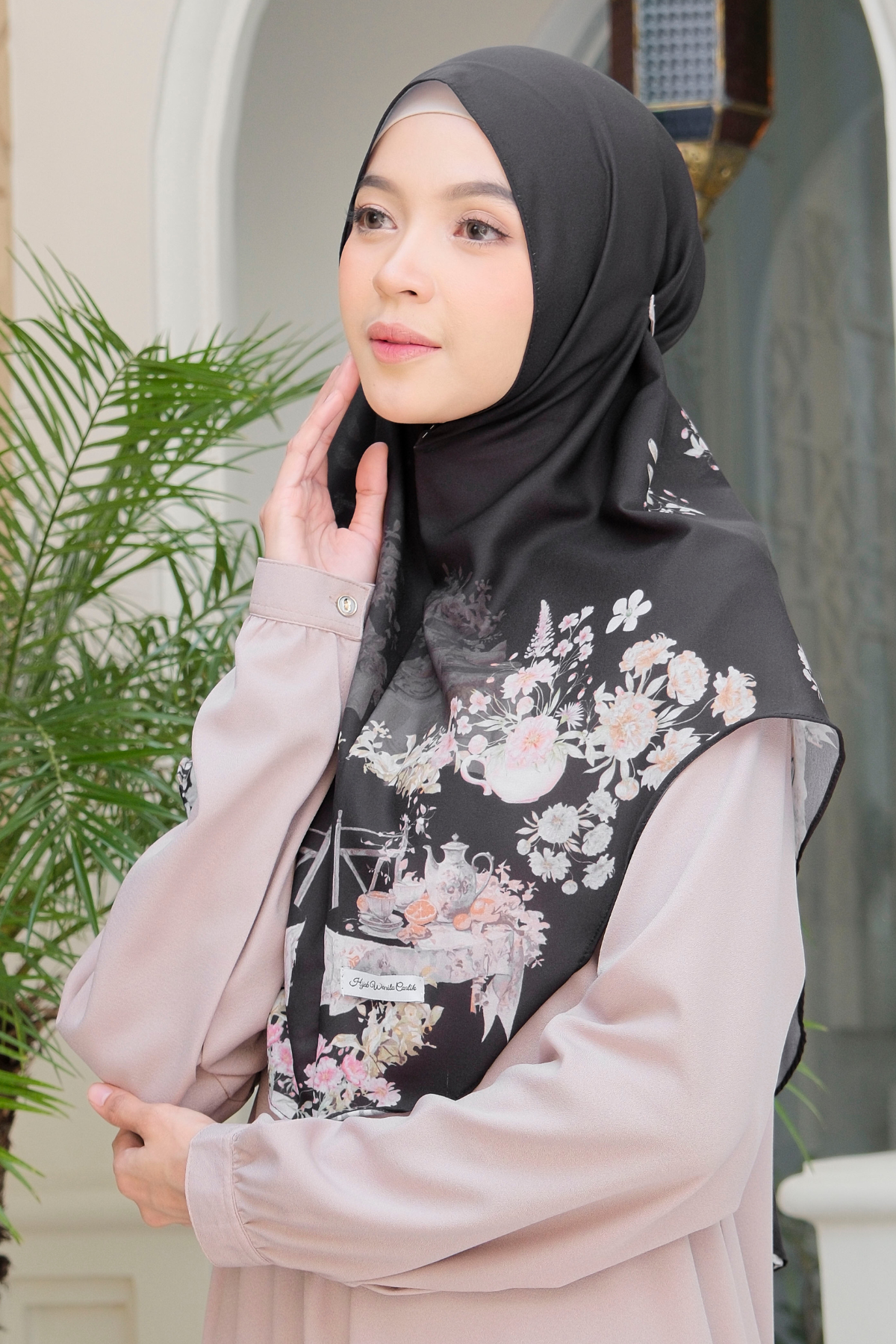 [ BUY 3 GET 1 FREE ] Hijab Instan Baiti Camellia - BC44.1 Black