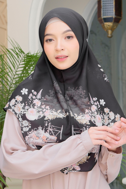 [ BUY 3 GET 1 FREE ] Hijab Instan Baiti Camellia - BC44.1 Black