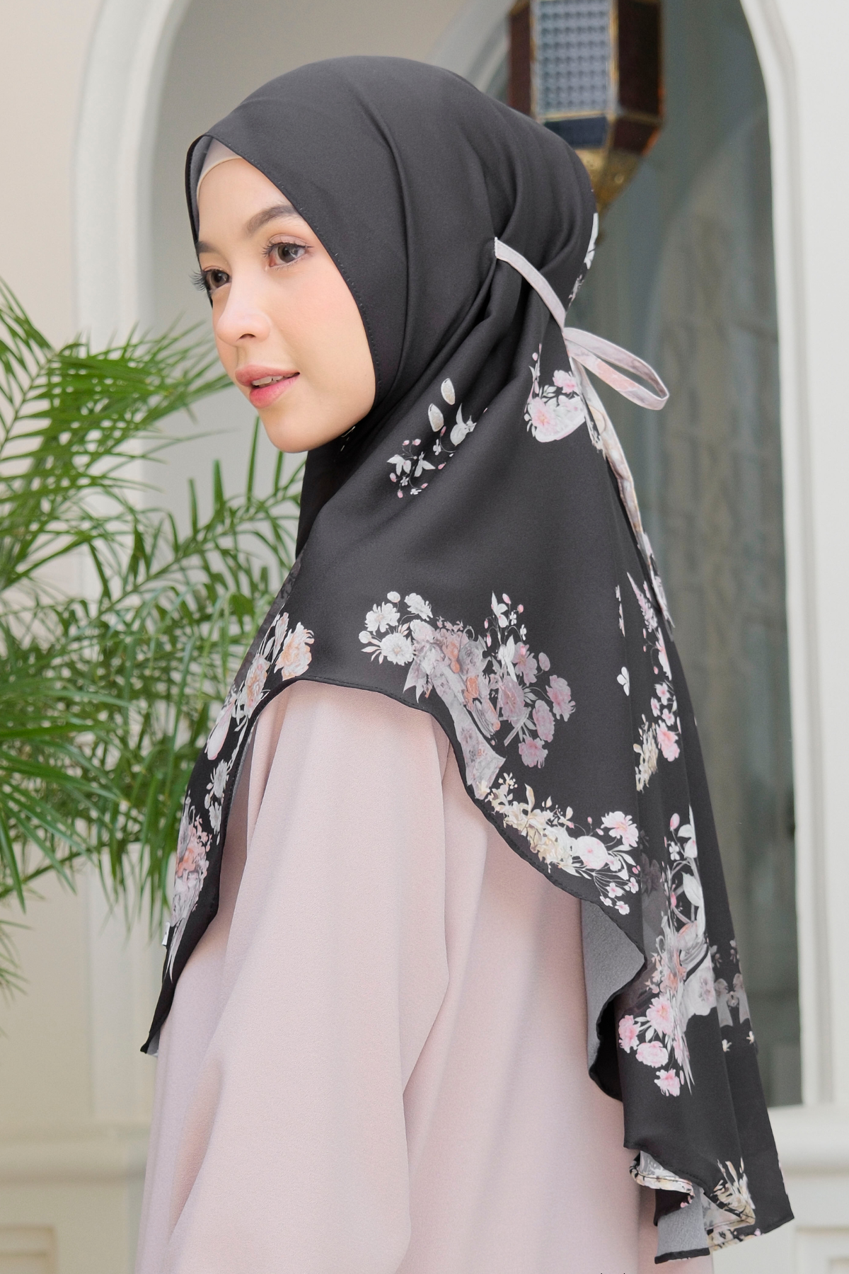 [ BUY 3 GET 1 FREE ] Hijab Instan Baiti Camellia - BC44.1 Black