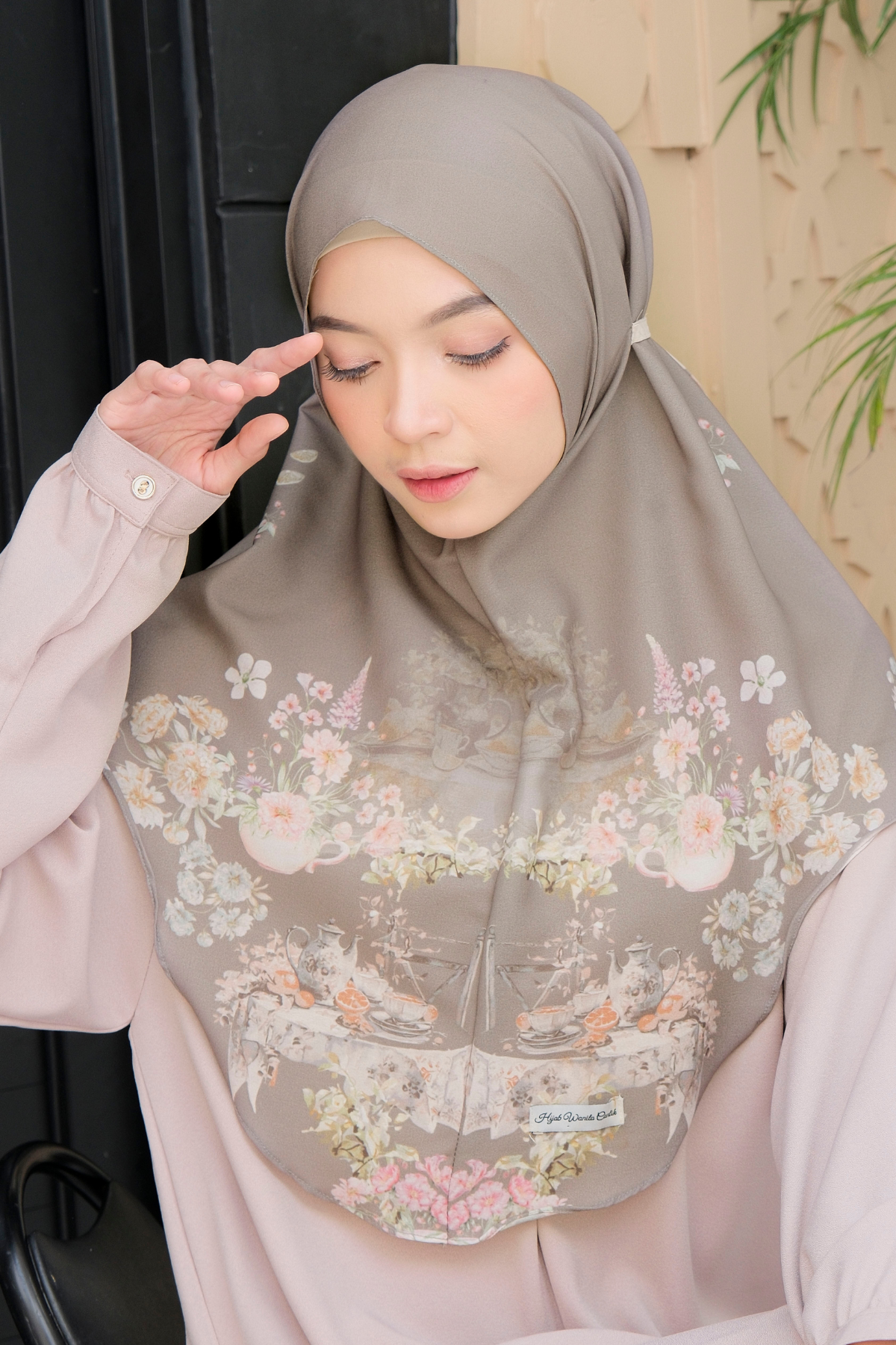 [ BUY 3 GET 1 FREE ] Hijab Instan Baiti Camellia - BC44.2 Charming Choco