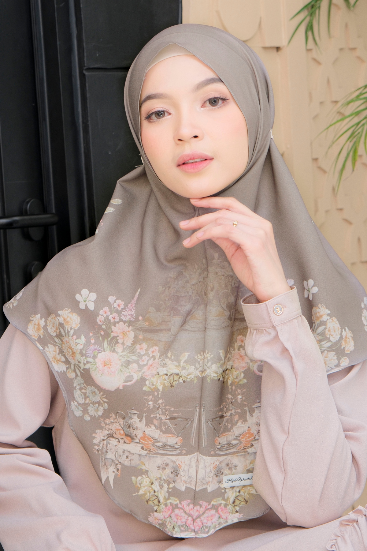 Hijab Instan Baiti Camellia - BC44.2 Charming Choco