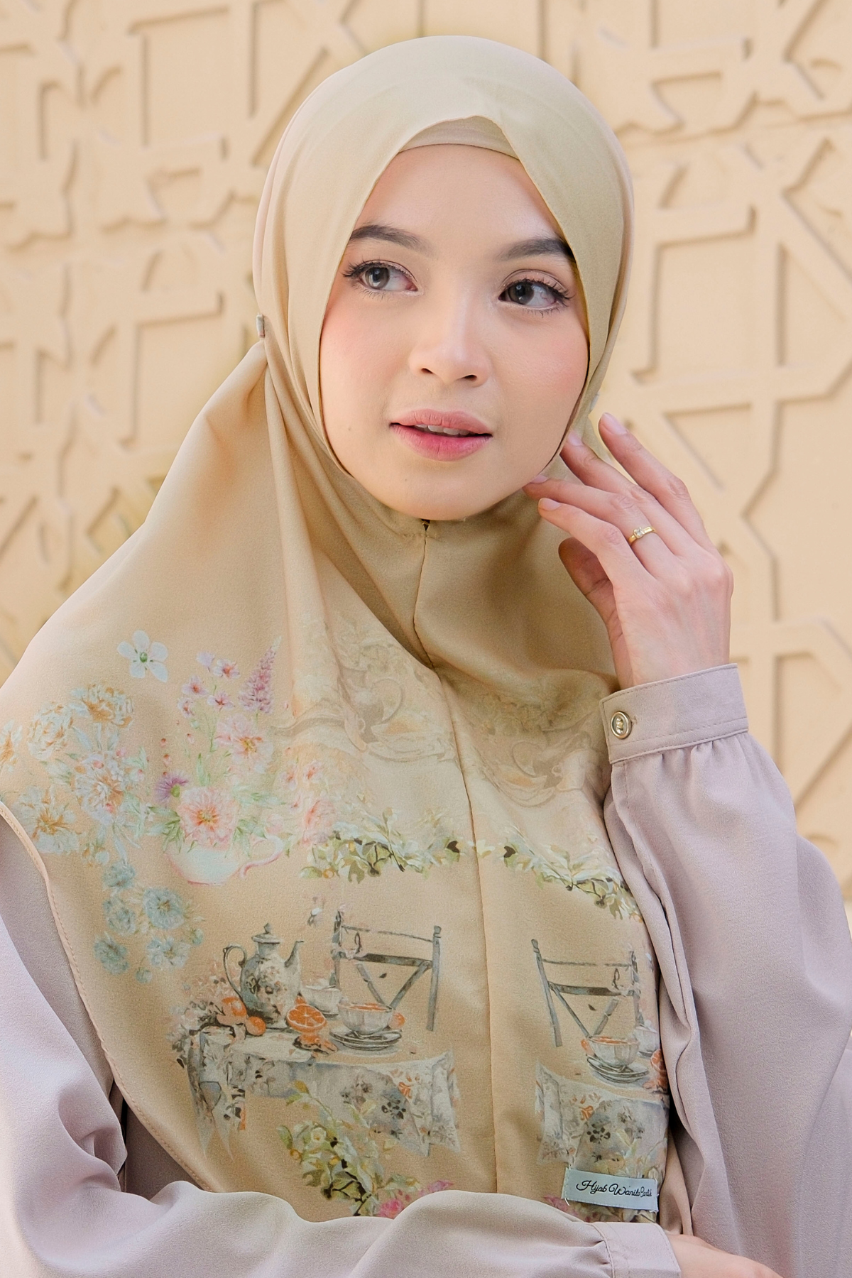 Hijab Instan Baiti Camellia - BC44.5 Mood Booster Bronze