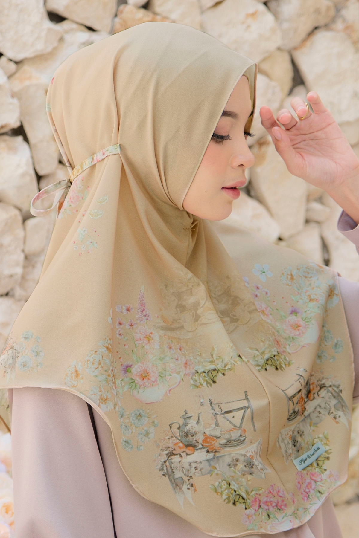 Hijab Instan Baiti Camellia - BC44.5 Mood Booster Bronze