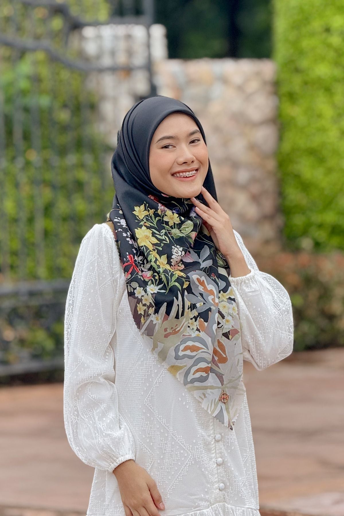 Daffodil - Scarf Square Premium Polycotton XL - Black - JD14.1