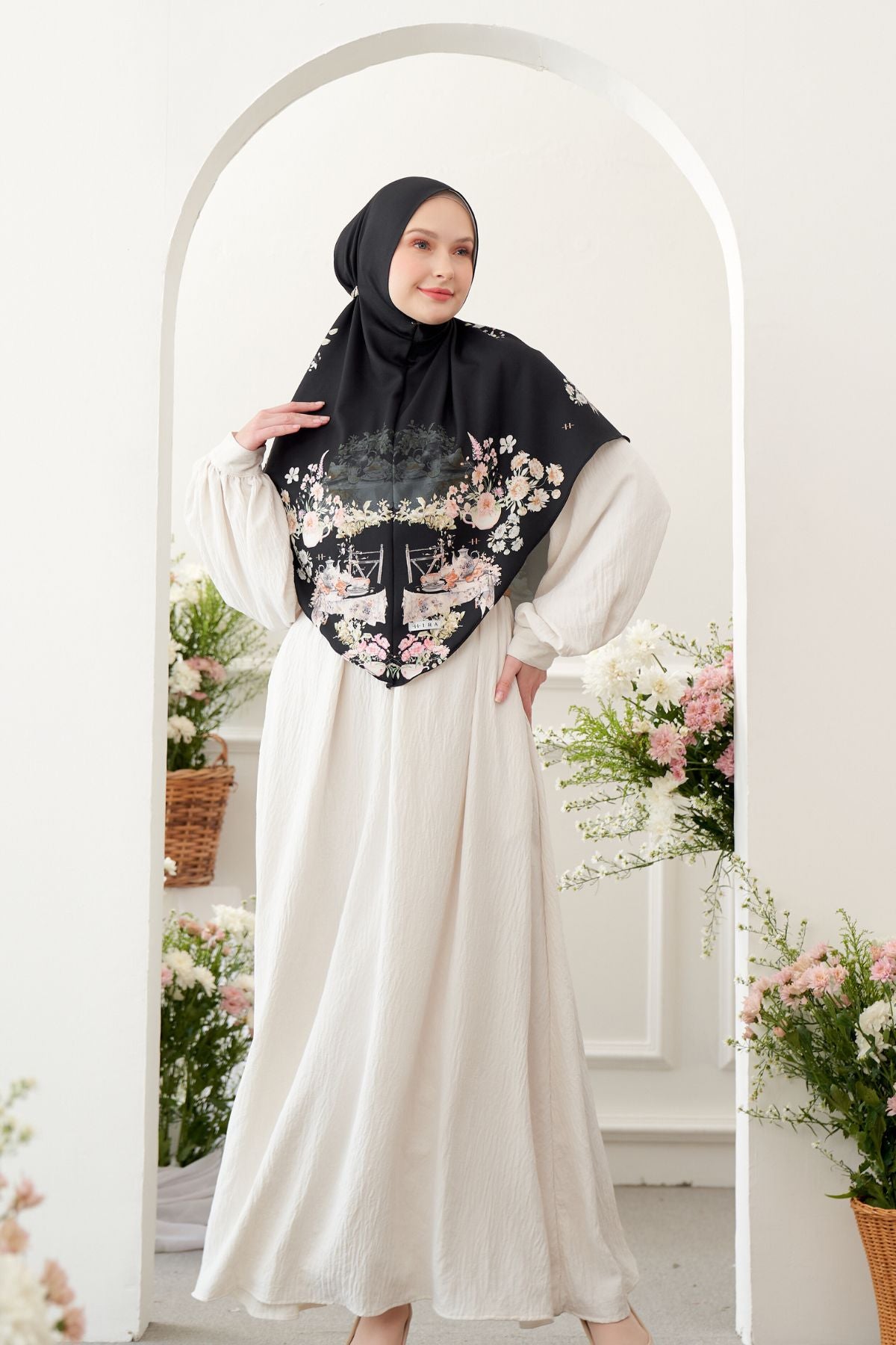 Hijab Instan Baiti Camellia Jumbo | Black - CB11.1