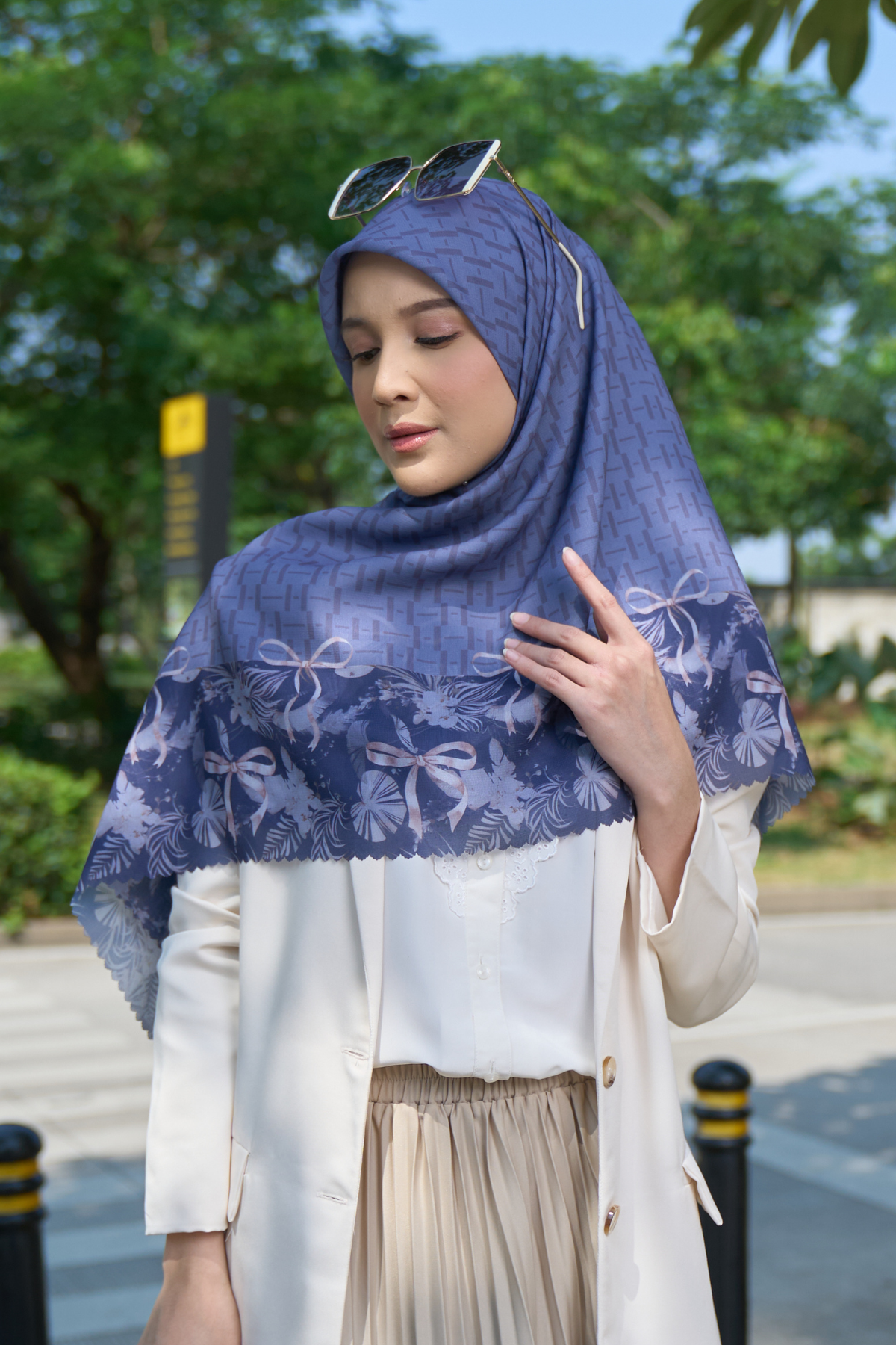 Emily - Scarf Square Premium Polycotton | MONO NAVY - EM28.36