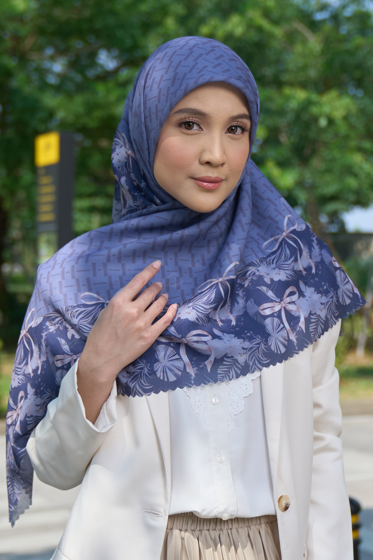 Emily - Scarf Square Premium Polycotton | MONO NAVY - EM28.36