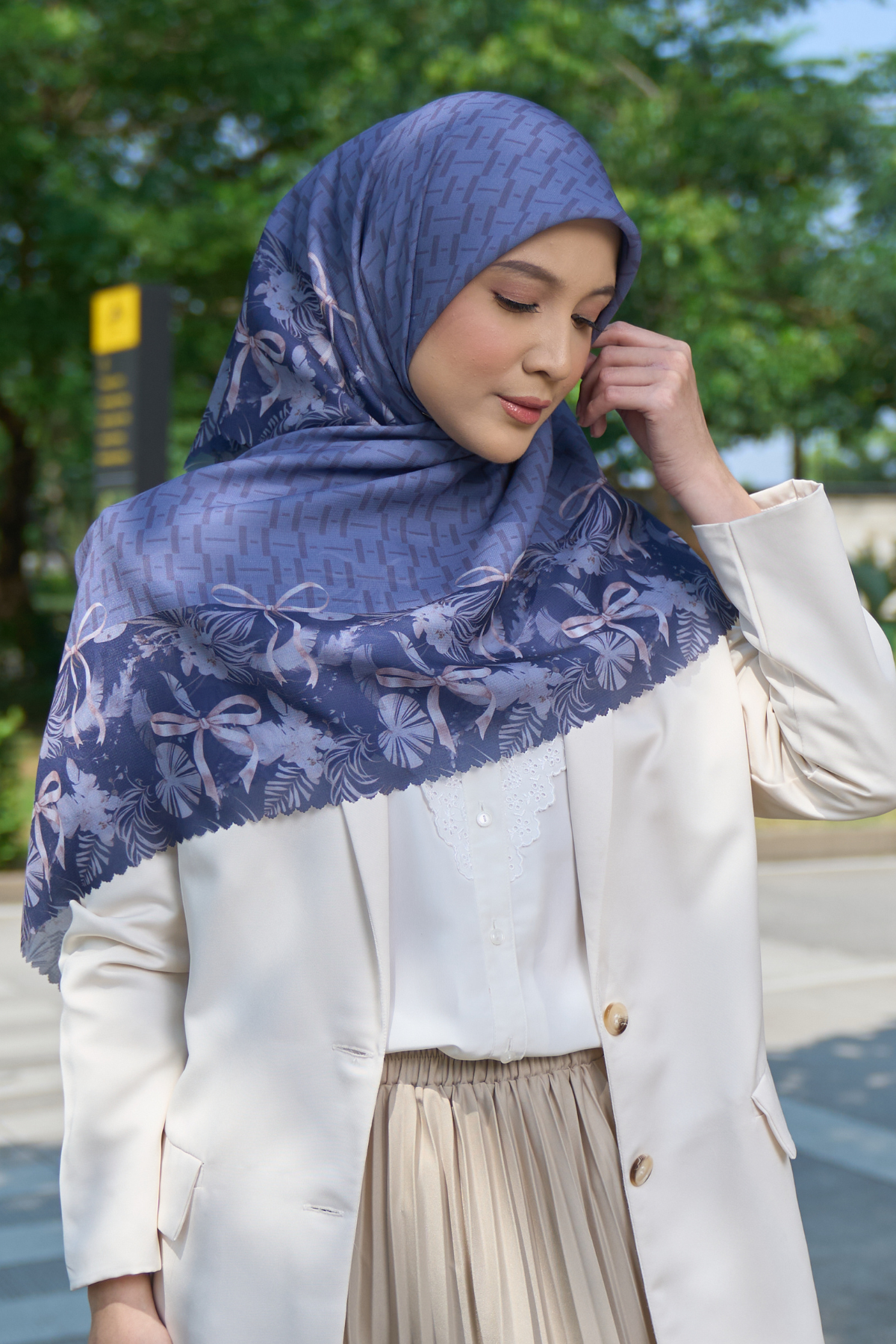 Emily - Scarf Square Premium Polycotton | MONO NAVY - EM28.36