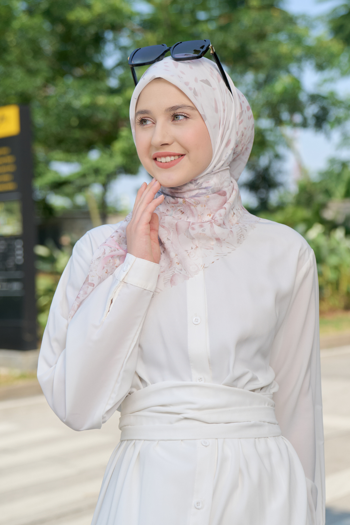 [ BUY 3 GET 1 FREE HIJAB ] Emily - Scarf Square Premium Polycotton | COQUETTE CRYSTAL - EM28.41