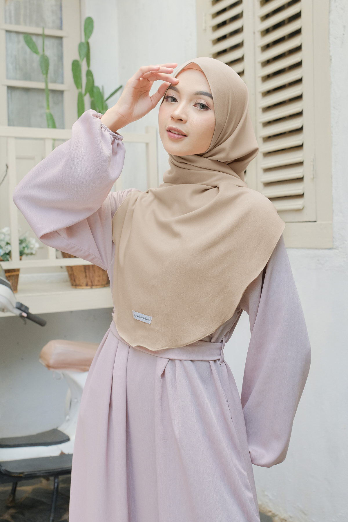 Pashmina Fisha - FH96.7 Milk Mocca