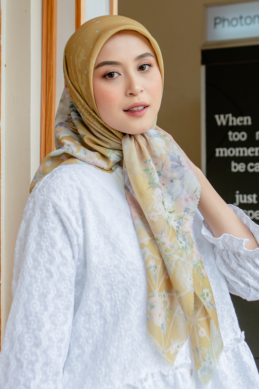 Dahlia - Scarf Square British Voal | Gold - LIA7.8