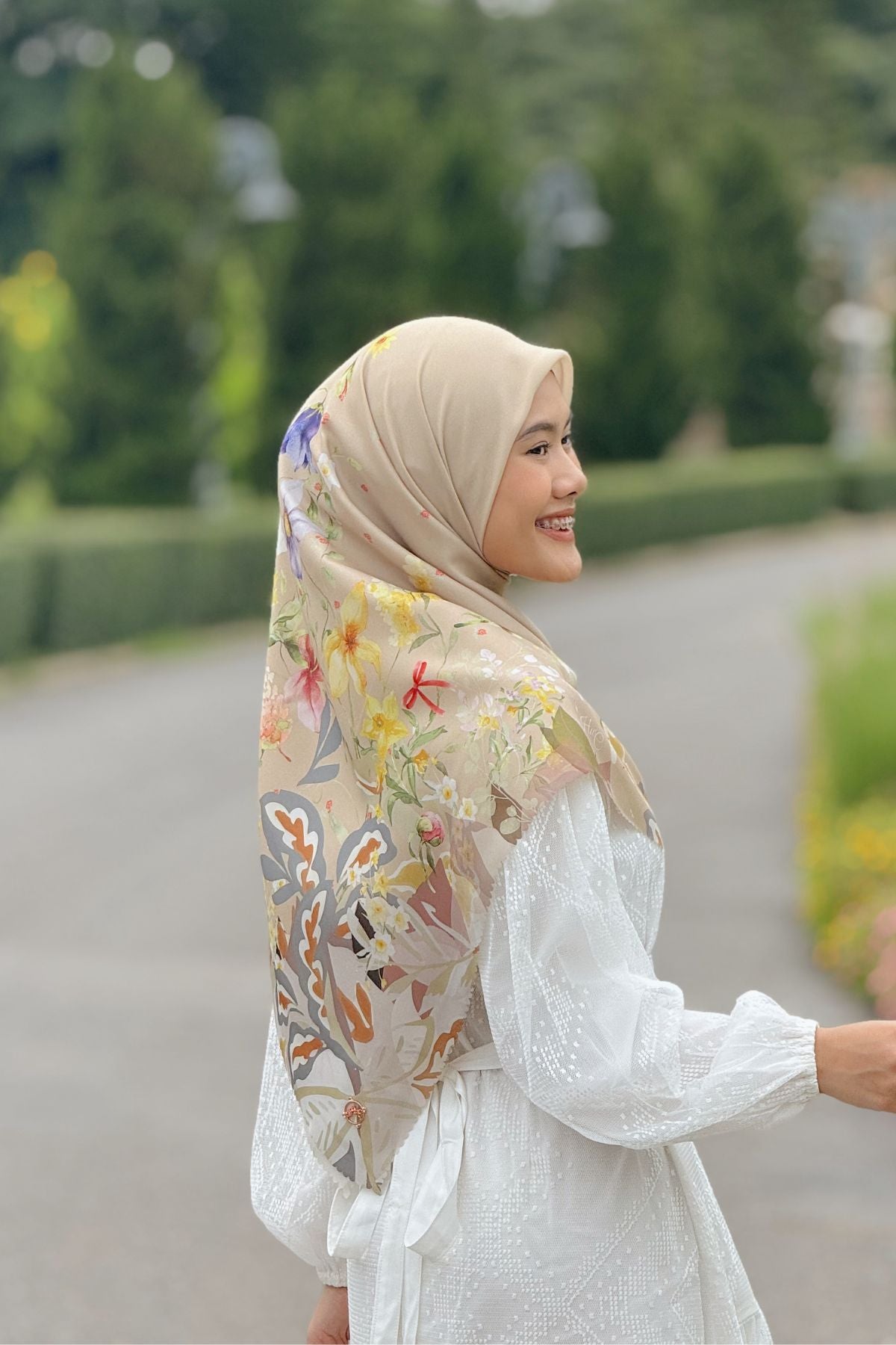 Daffodil - Scarf Square Premium Polycotton XL - Sandy Shell - JD14.12
