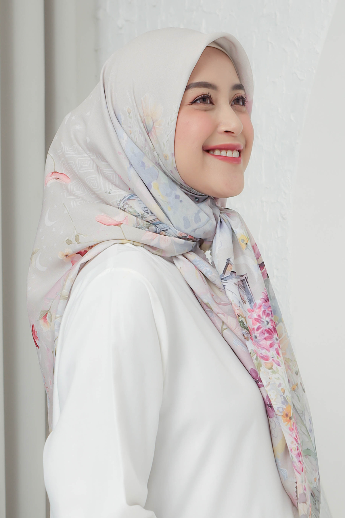 [ BUY 3 GET 1 FREE HIJAB ] Verbena - Scarf Square British Voal - Creamy - VR26.13