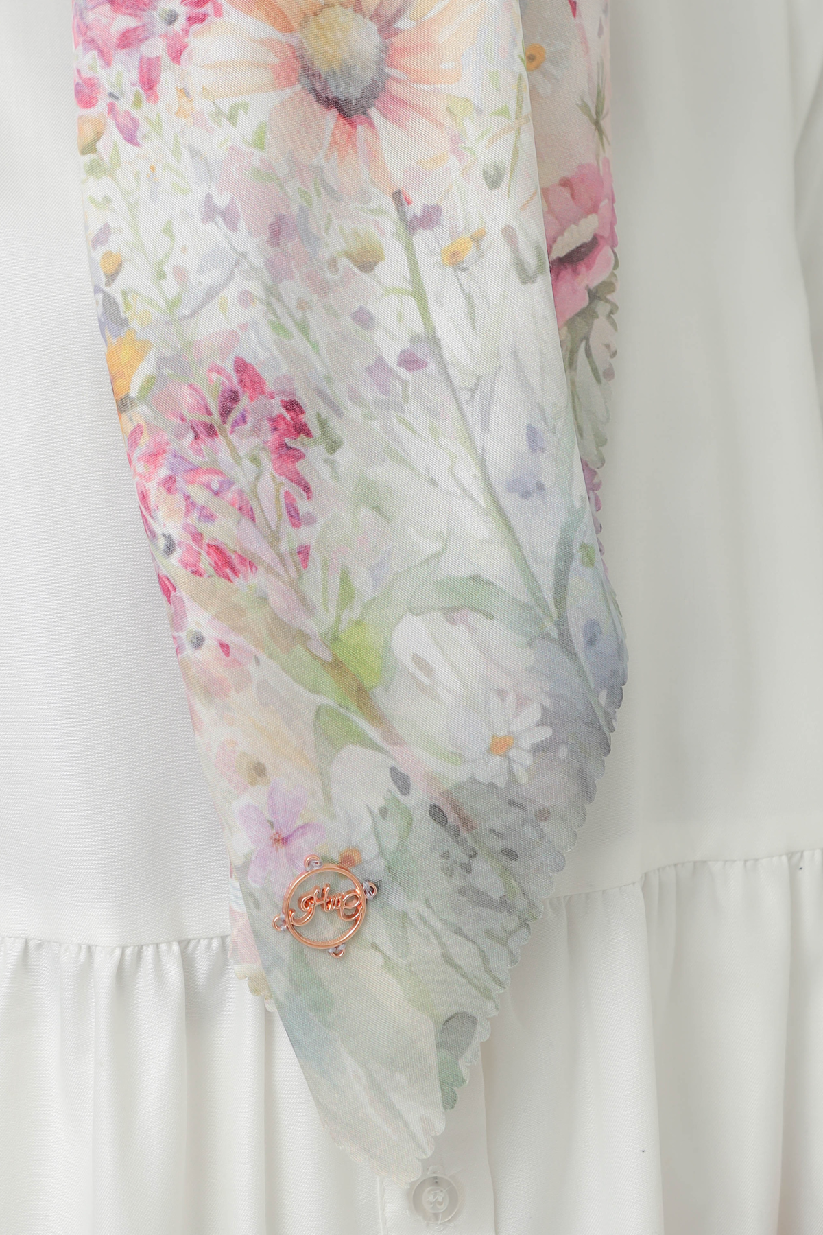[ BUY 3 GET 1 FREE HIJAB ] Verbena - Scarf Square British Voal - Creamy - VR26.13