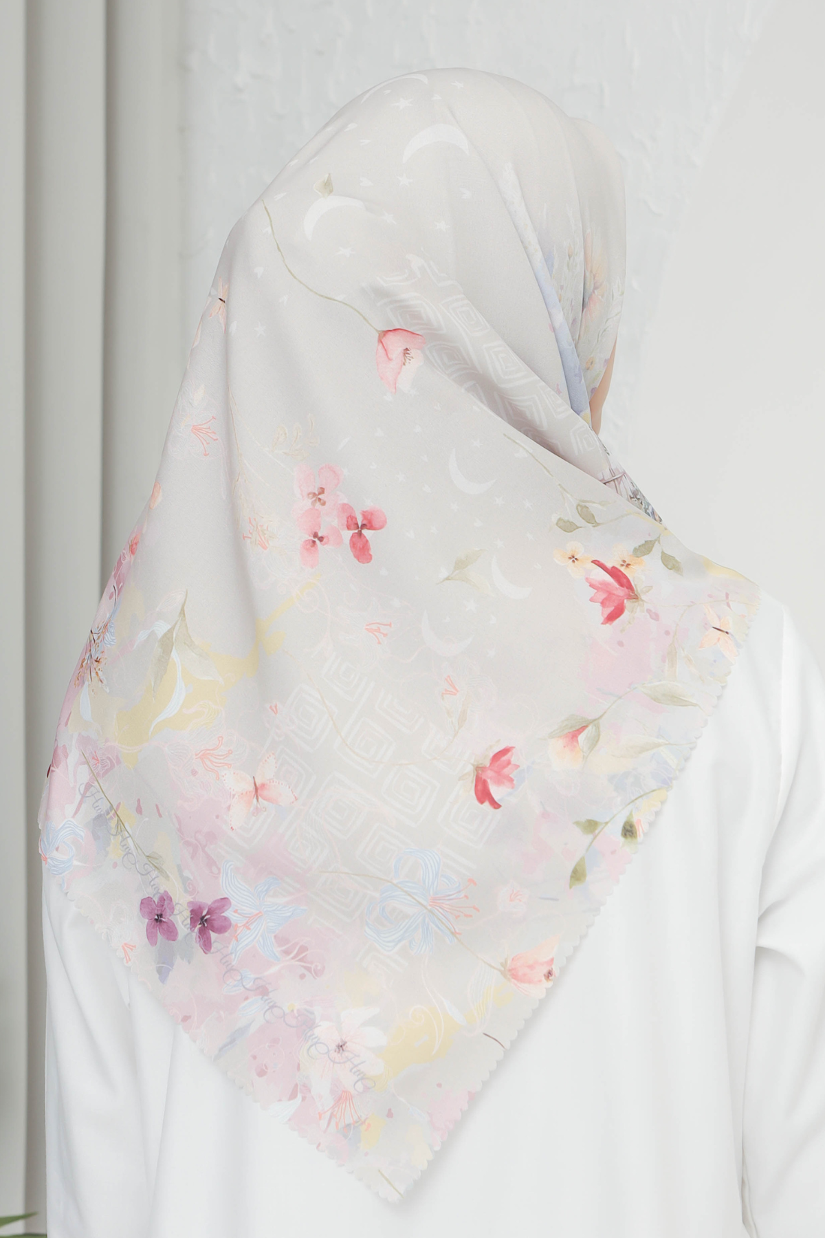 [ BUY 3 GET 1 FREE HIJAB ] Verbena - Scarf Square British Voal - Creamy - VR26.13