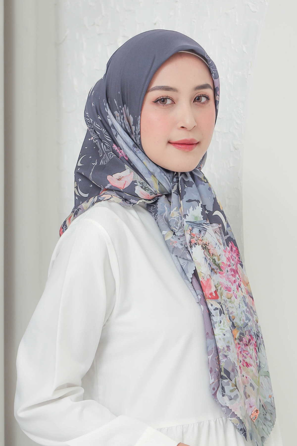 [ BUY 3 GET 1 FREE HIJAB ] Verbena - Scarf Square British Voal - Navy - VR26.2
