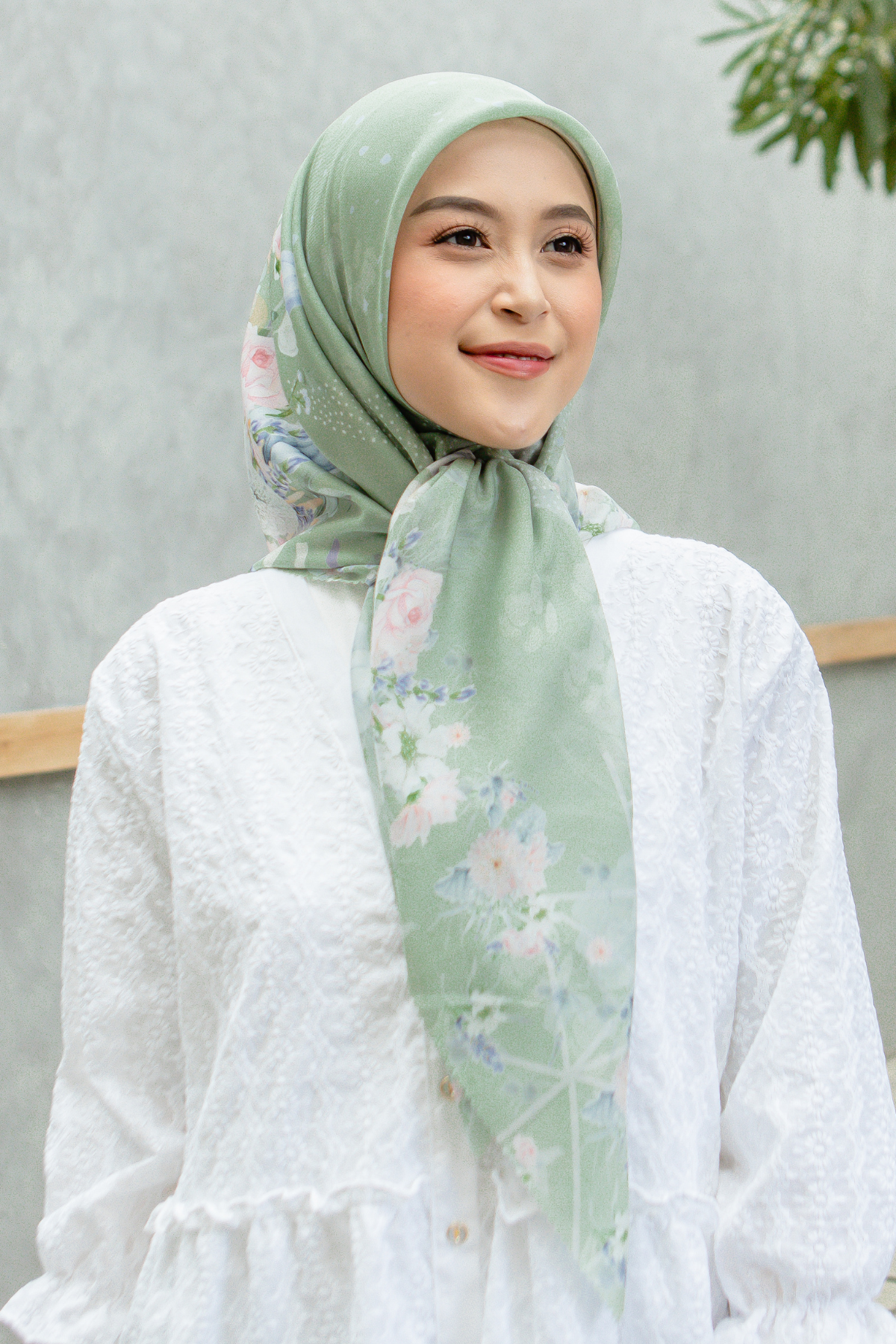 Dahlia - Scarf Square British Voal | Soft Green - LIA7.10