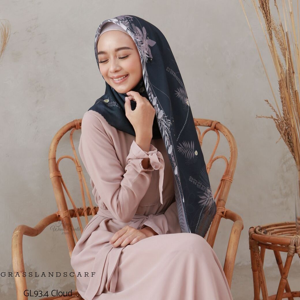 Segiempat Grassland Scarf - GL93.4 Cloud