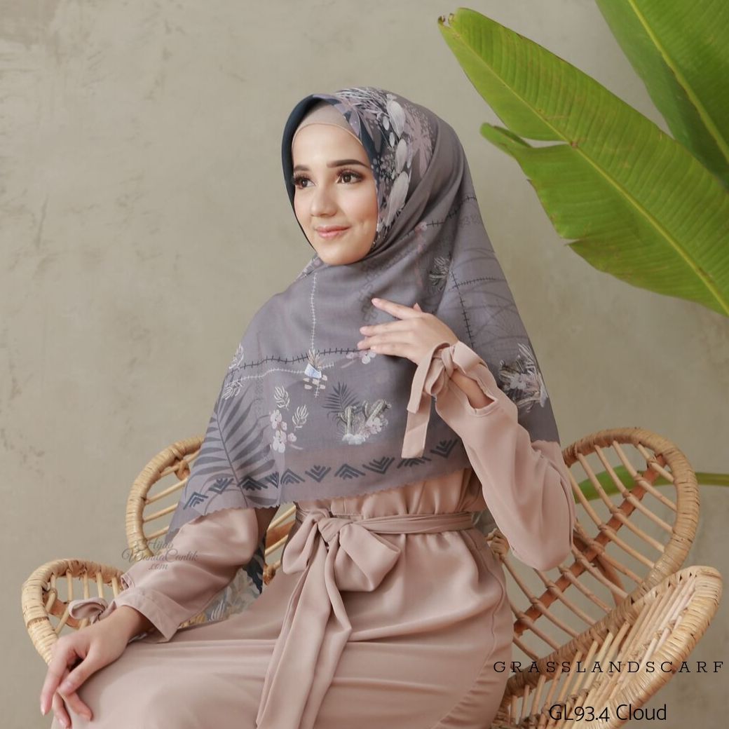 Segiempat Grassland Scarf - GL93.4 Cloud