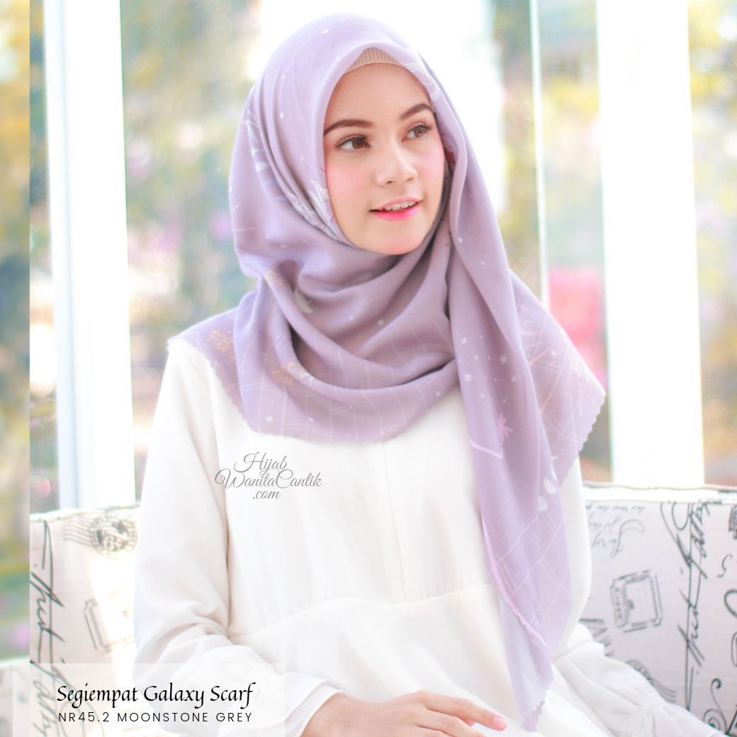 Segiempat Galaxy Scarf - NR45.2 Moonstone Grey
