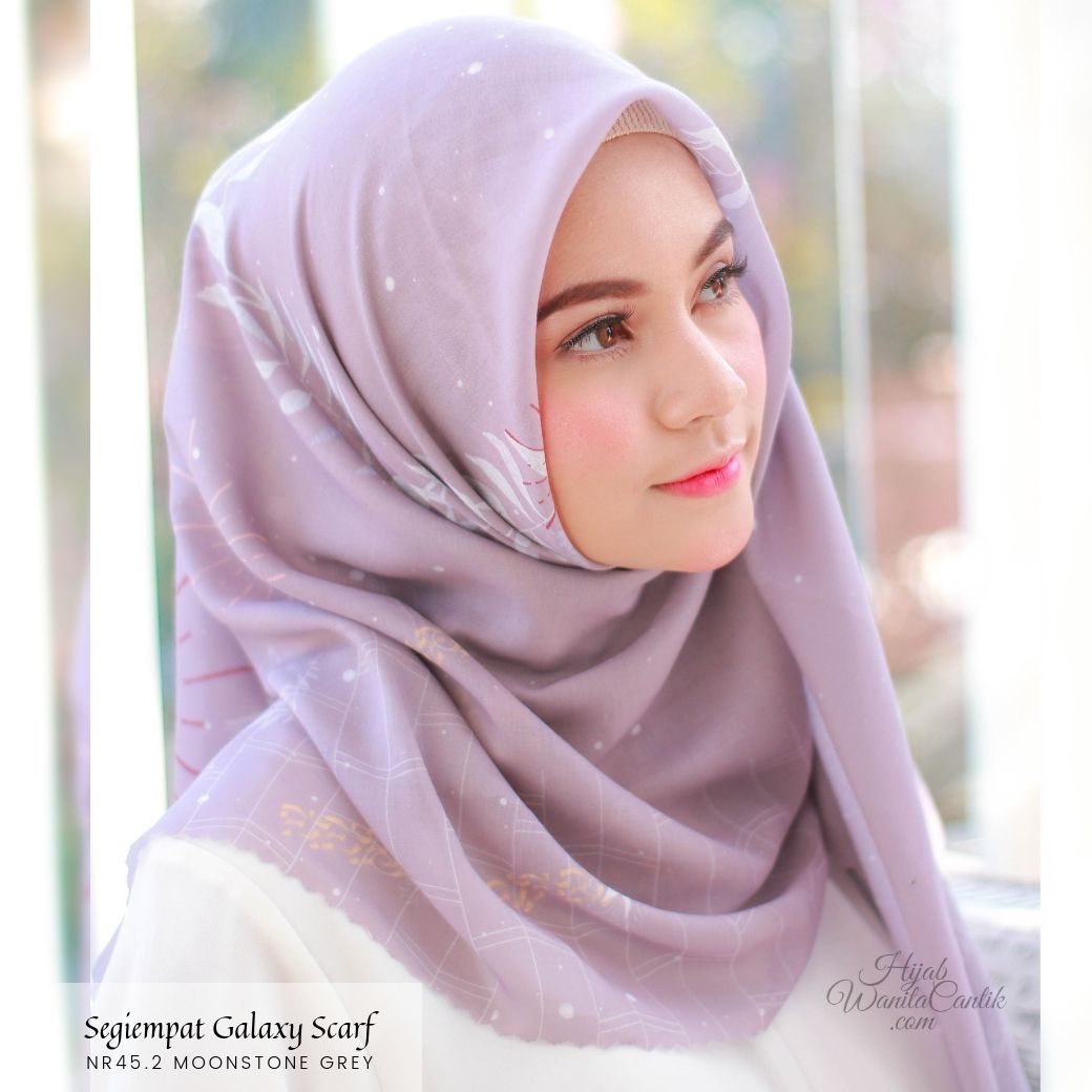 Segiempat Galaxy Scarf - NR45.2 Moonstone Grey