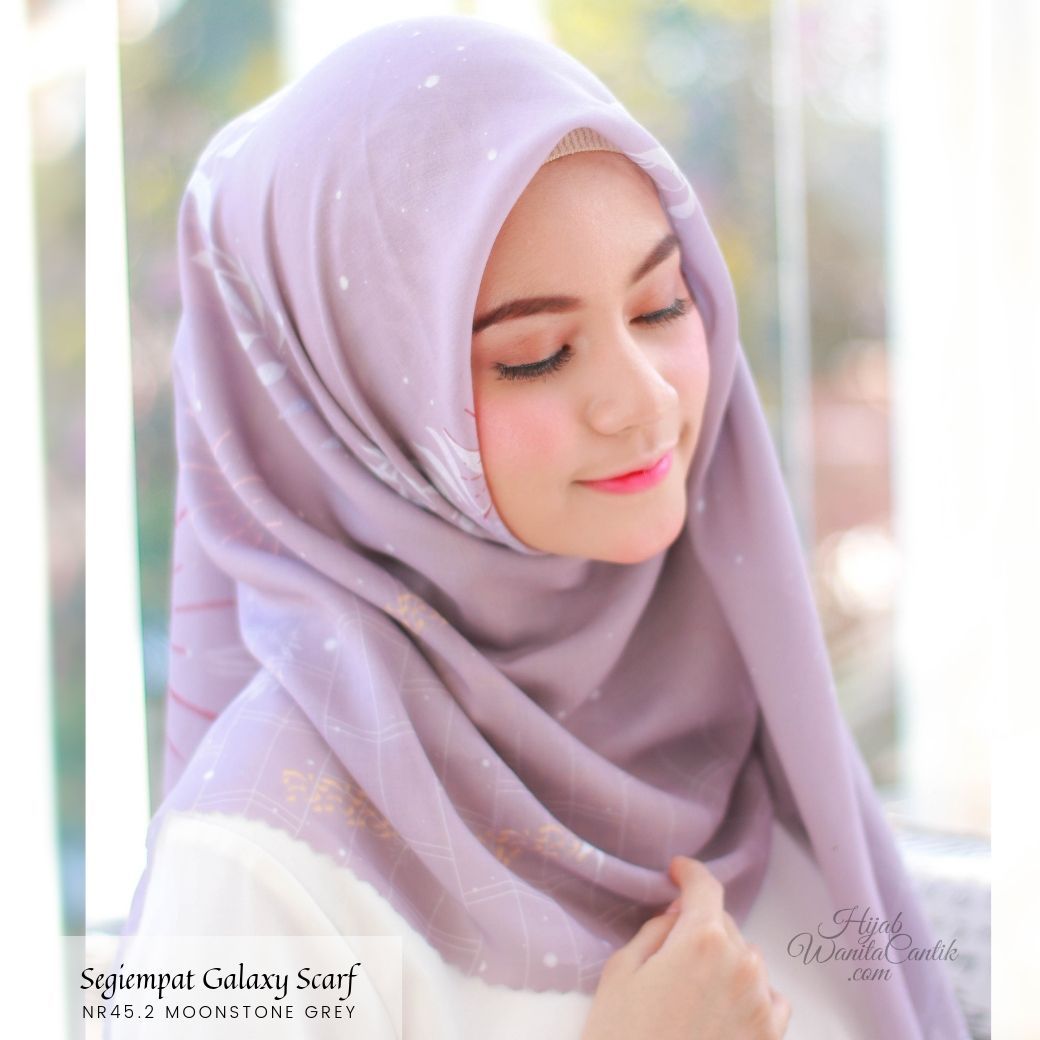 Segiempat Galaxy Scarf - NR45.2 Moonstone Grey