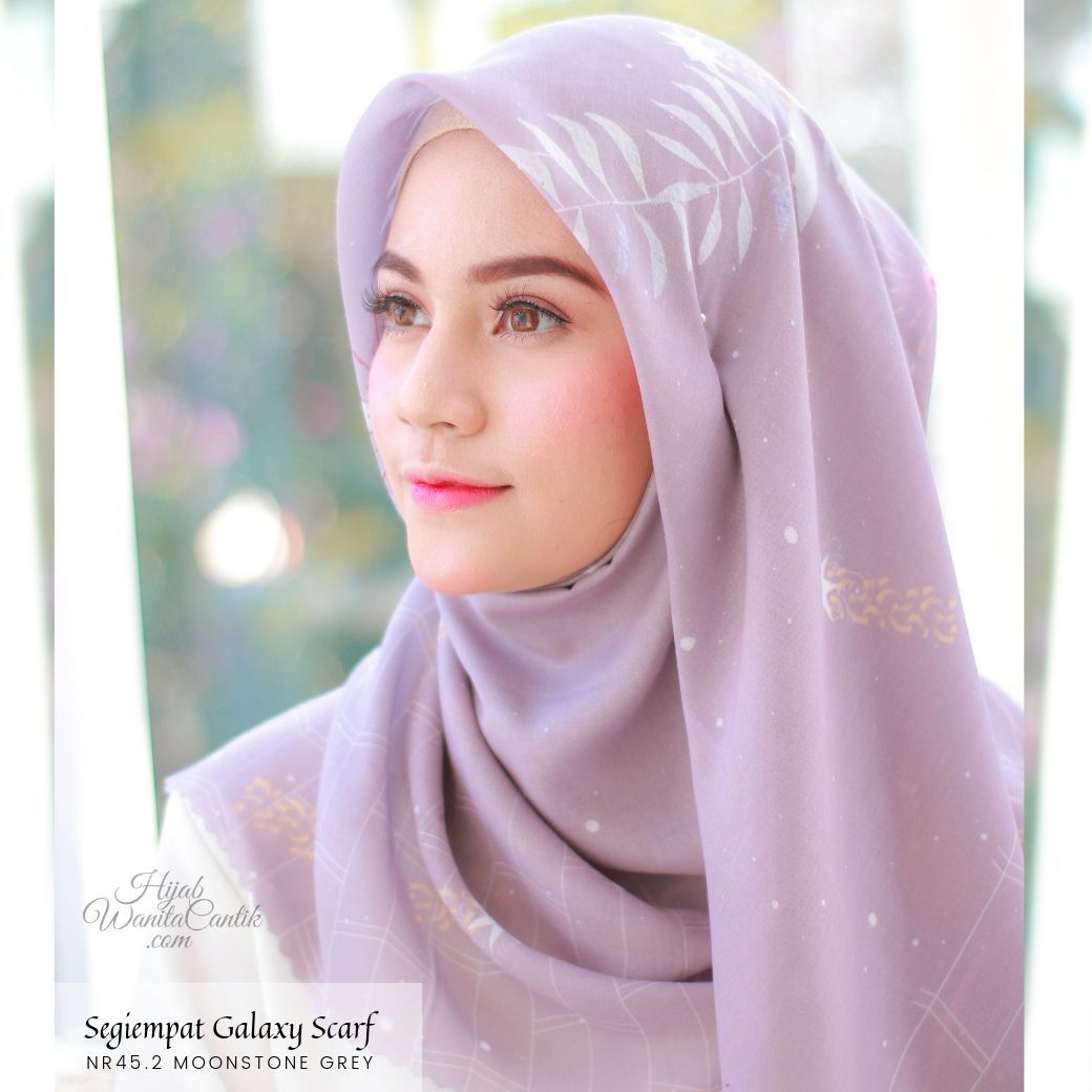 Segiempat Galaxy Scarf - NR45.2 Moonstone Grey