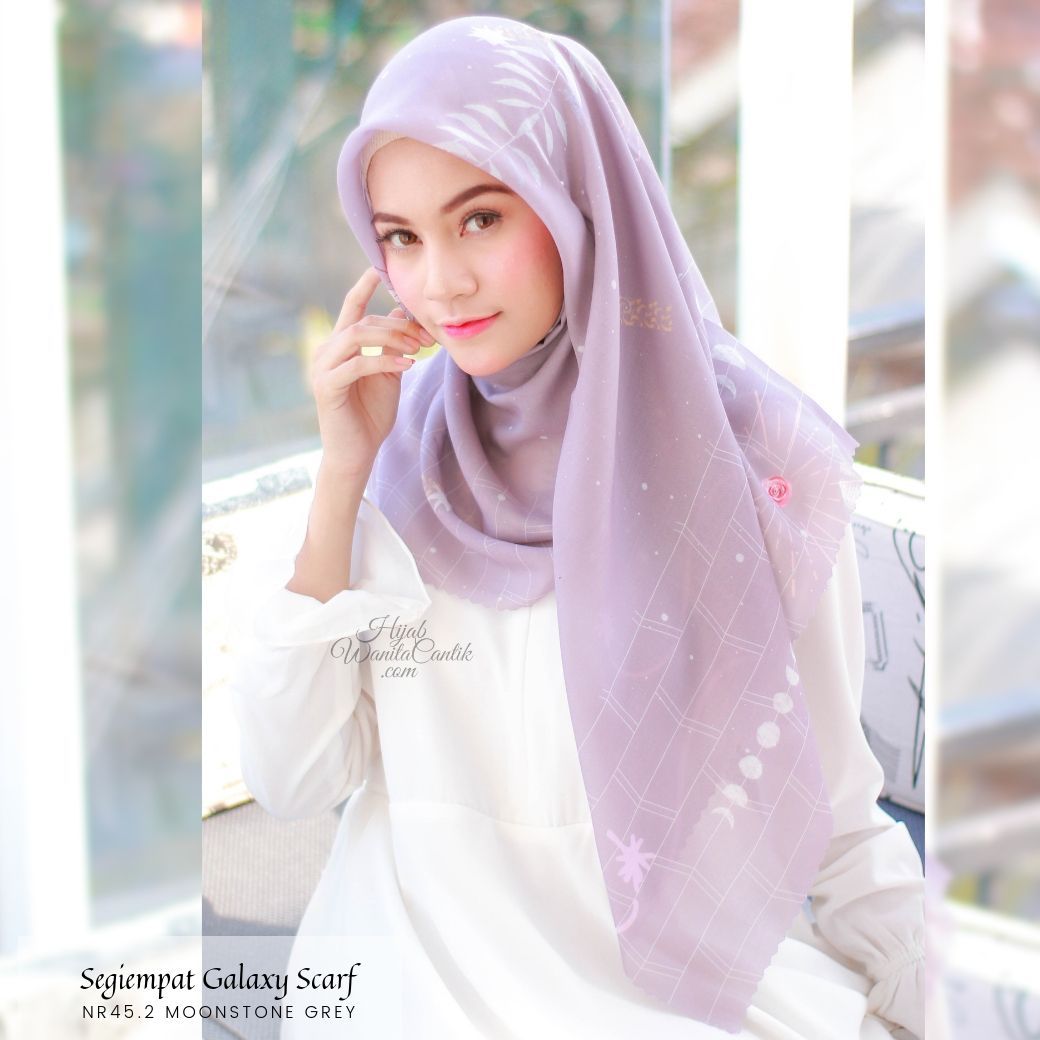 Segiempat Galaxy Scarf - NR45.2 Moonstone Grey